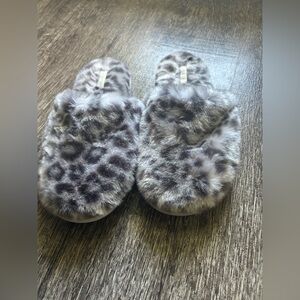 Victoria Secret Leopard Print Faux Fur Slippers